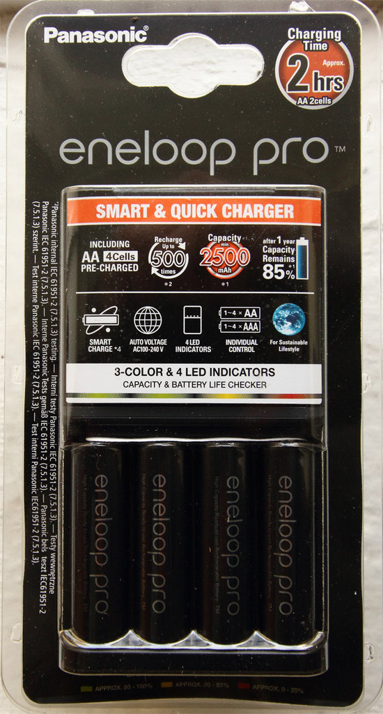 Eneloop pikalaturi BQ-CC55 sis. 4 AA Eneloop Pro 2500 mAh akkua