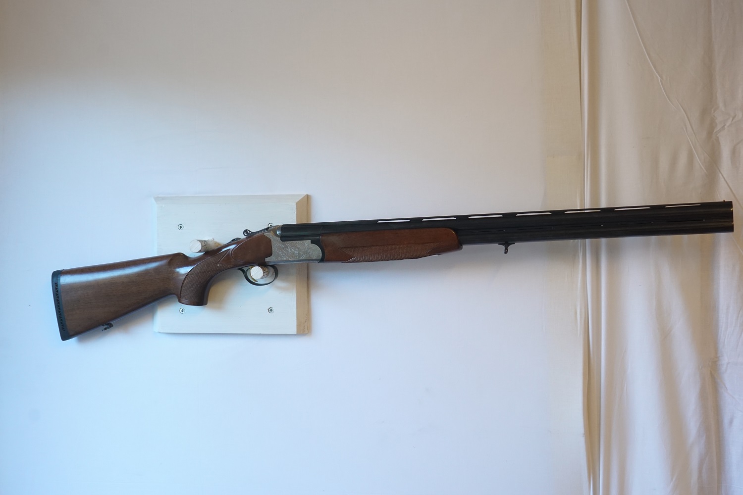 Fabarm Euralfa 12/76 päällekkäispiippuinen, esittelyase                                                       