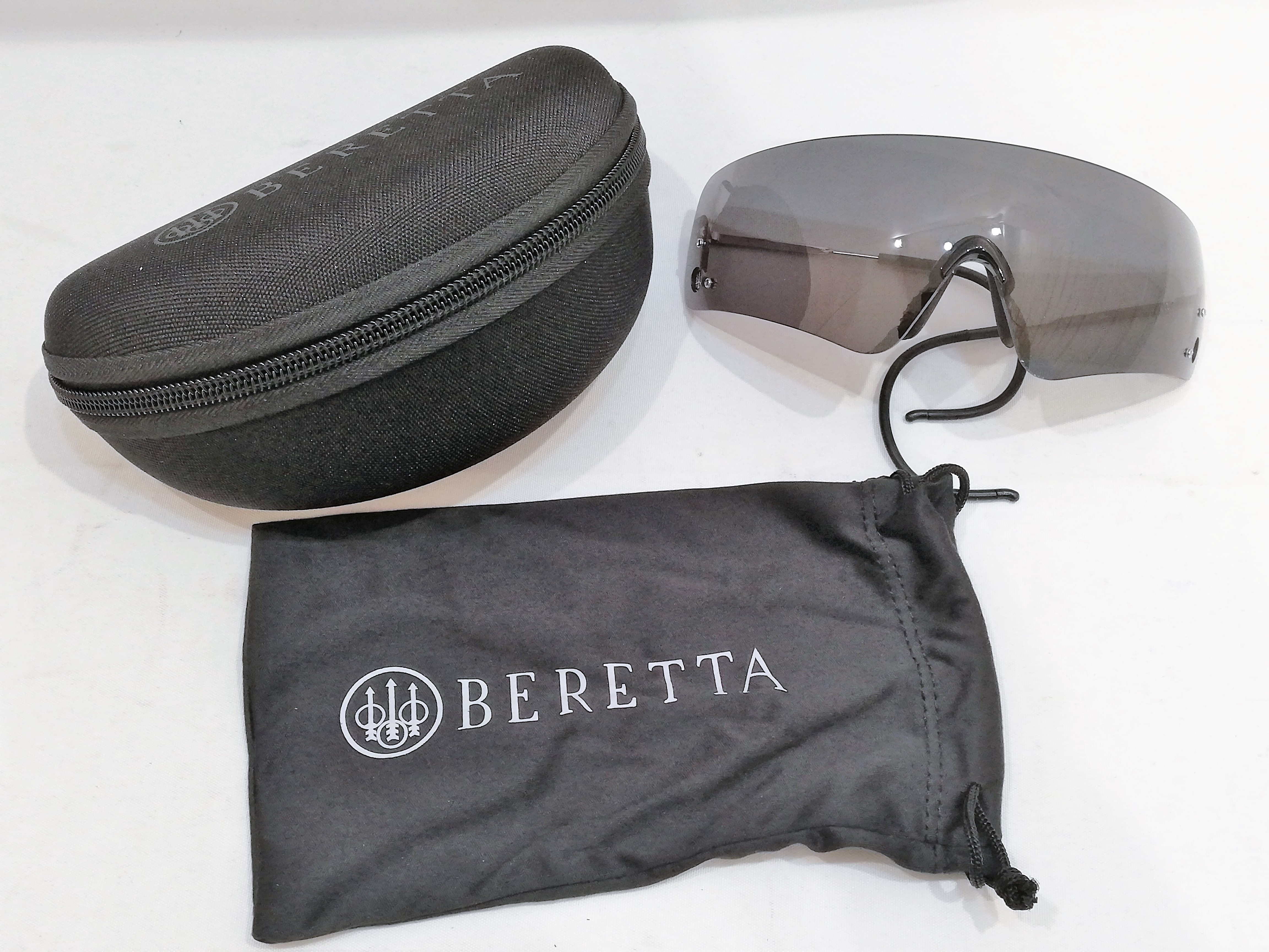 Beretta ampujanlasit + kotelo, musta                                                                          