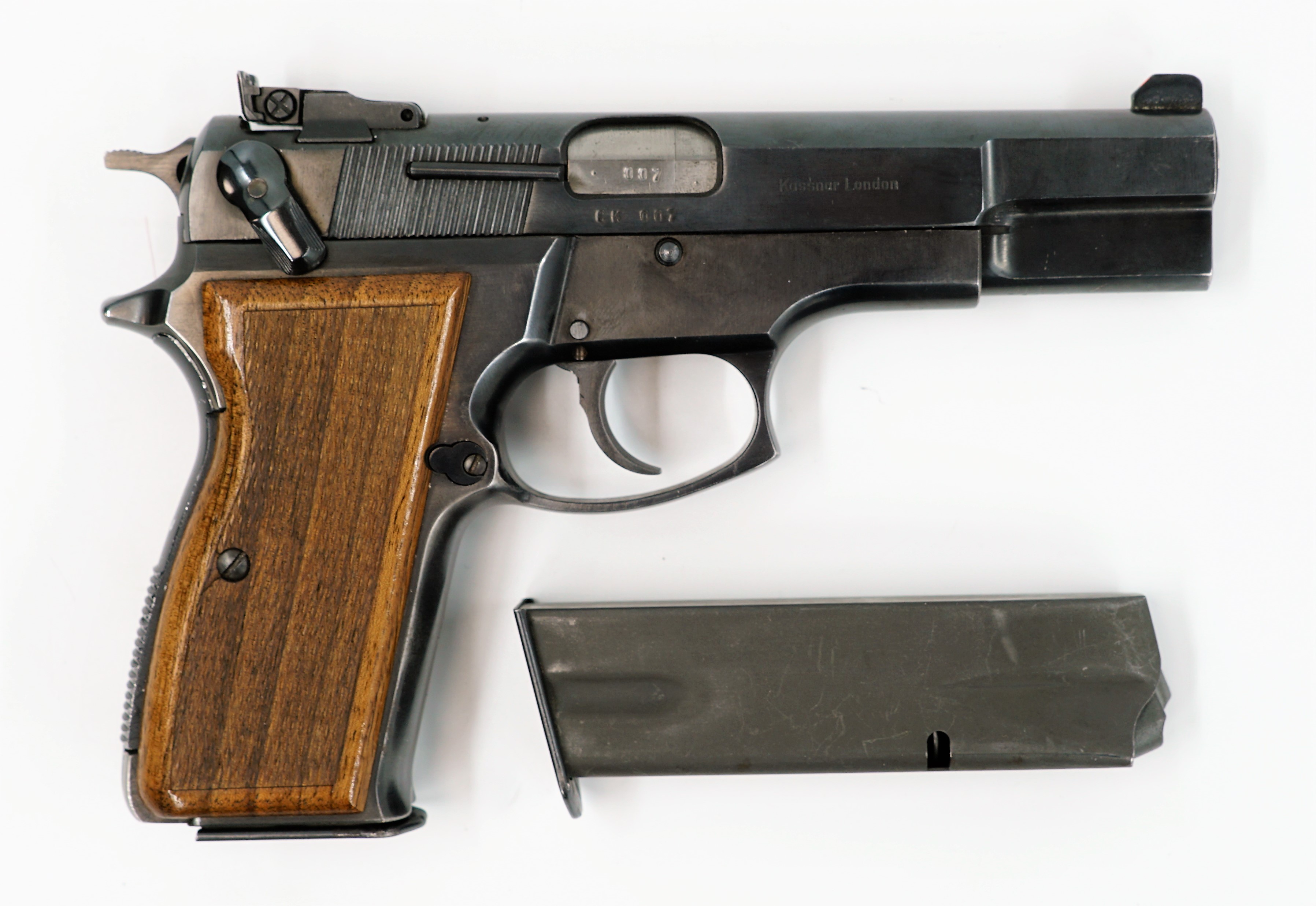 Feg 9mm pistooli,  + 2 lipasta    käytetty