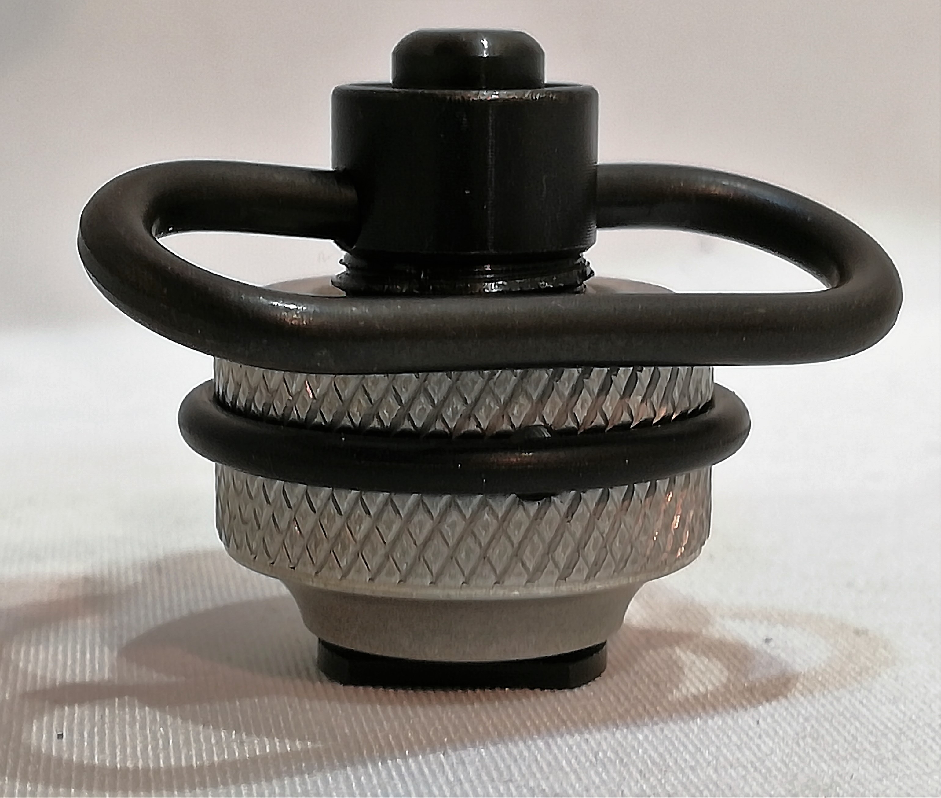 Hihnalenkki rata-aseen liukukiskoon                                                                           