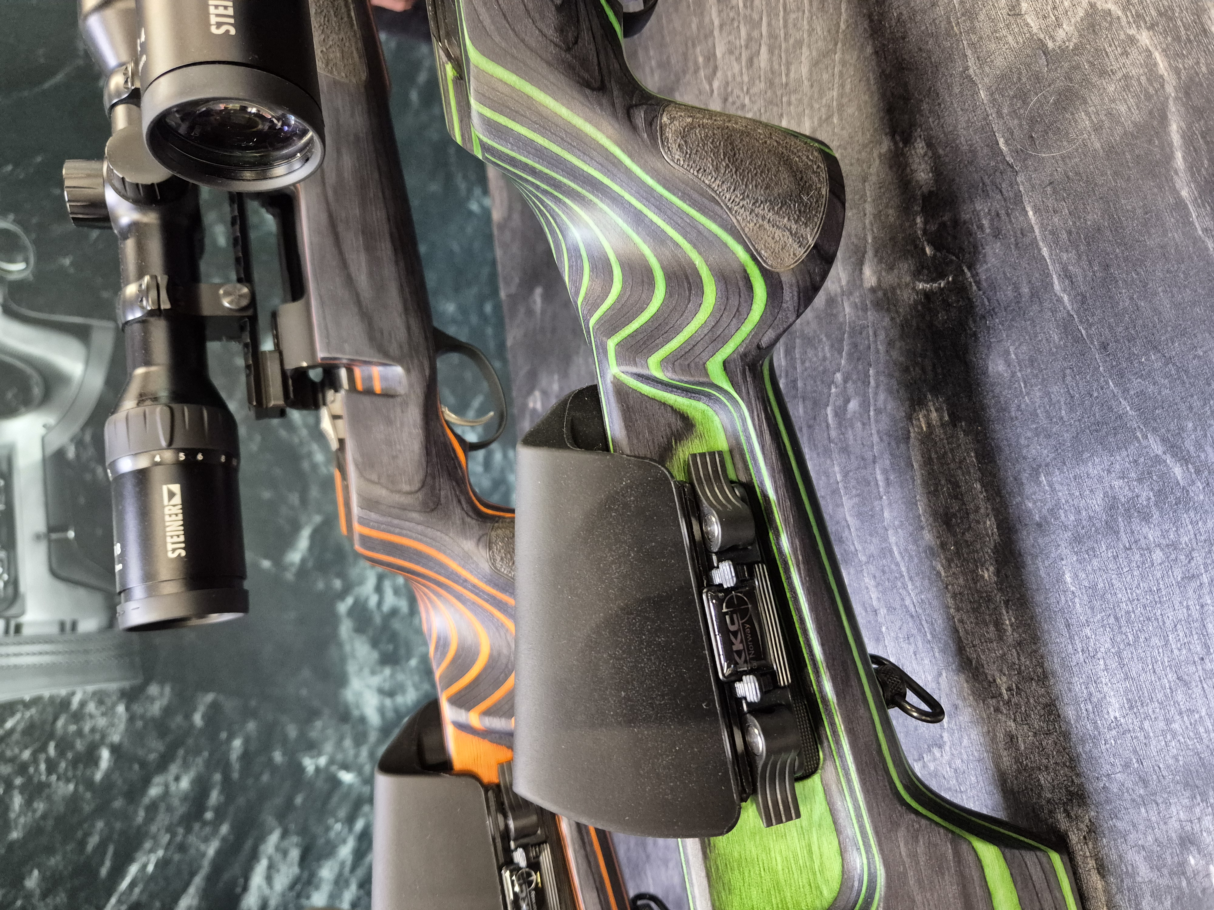 KKC Duogrip Tikka T3 / T3x oikeakätinen, musta/vihreä